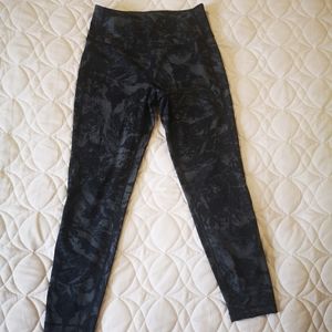 Lolë Women's High Rise Leggings size M.